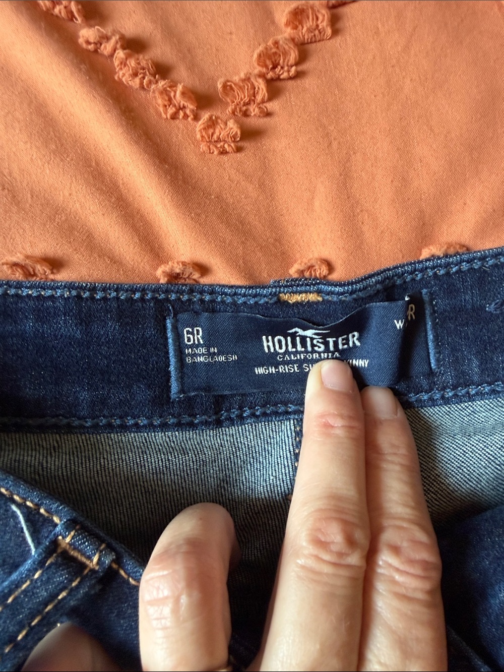 Hollister Women's Dark Blue High-Rise Skinny Jeans - Picture 3 of 3